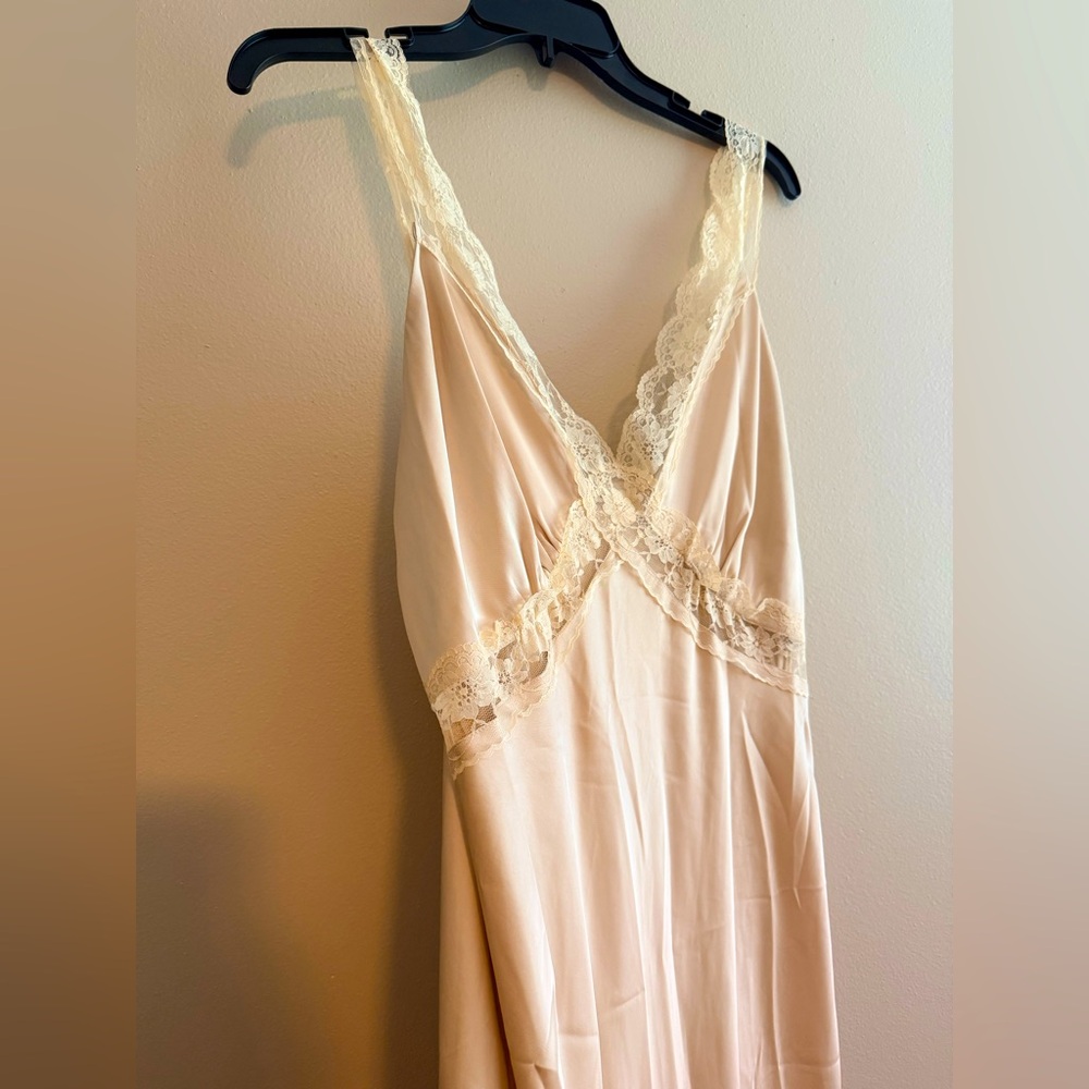 Rare! NWT Abercrombie and Fitch Satin & Lace Dress Size L - Picture 4 of 8